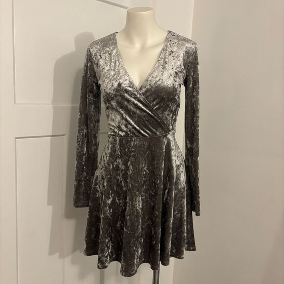 Vintage Y2K Forever 21 size Small Velvet Wrap Skater New Years Eve Dress - Picture 1 of 6